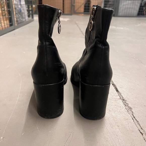 Black leather ankle boots - Picture 3 of 5